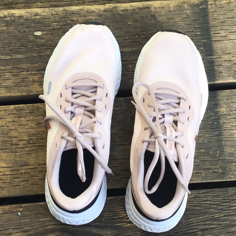 Nike Women’s Revolution Running Tennis Shoe Size 9